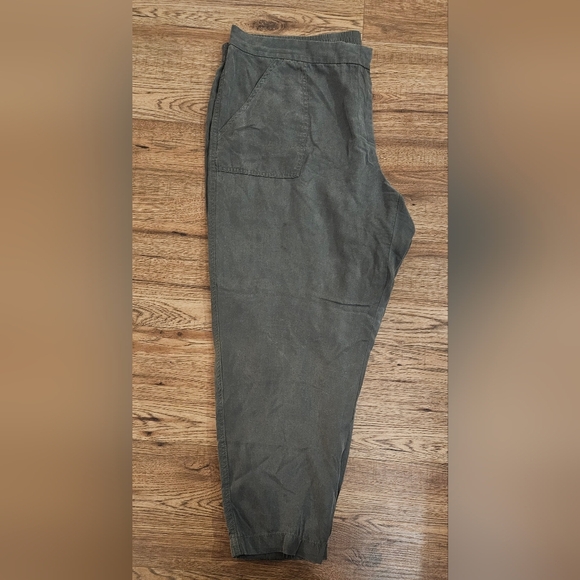 NWT Womens Green Cargo pants Size 20 plus size pockets Reitmans elastic waist - Picture 1 of 5